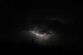 小说：主角光环：打不过，喊老爹！！我老爹贼牛图片
