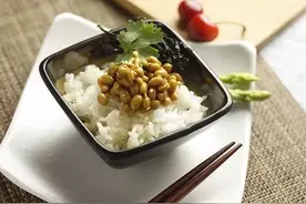 你为什么吃饭总剩一口？图片