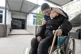 孝子陈世海：妈妈像小孩，我来当家长图片