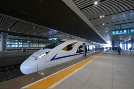 西成高铁开通倒计时！“蜀道难”即将不难 央视记者探访高铁动车组视频封面