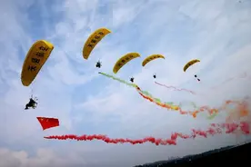 我市首个航空动力伞基地成立 6万元可以考飞行员“驾照”图片