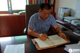 学校推行军事化管理 改变师生精神面貌图片