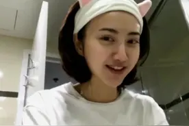 素颜直播哪家强！明星刘亦菲和网红韩安冉PK！网友：瞬间被秒！视频封面