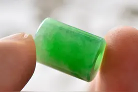 悲催！刚入手一枚翡翠路路通想编一条手链，却怎么也看不懂这过程图片