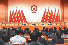 中国铁路总公司对呼铁局党委主要领导进行调整图片