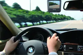 行车记录仪的内存卡大小选择多少为宜？图片