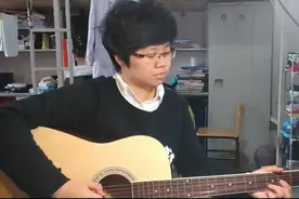 靠谱吉他大赛弹唱做作品女生弹唱《模范情书》图片