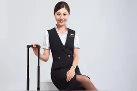 空姐风采，美美的深航乘务长图片