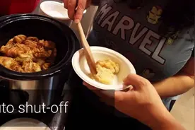 只要把变硬的面包放到锅中加上这几样，隔天醒来就吃到超级美味图片