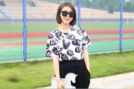 T恤搭+黑色哈伦裤 胖妞扬长避短秀身材图片