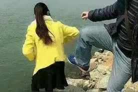 搞笑精选：最后小萝莉终于喝到了水图片