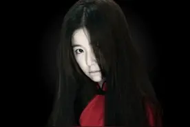 女子身后跟着一个她看不见的“人”图片