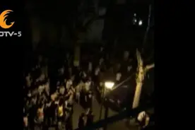 惹大事了！被100多个学生追着打 就因为偷了袜子图片