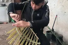最原生态的农村生活，四川小伙教你用竹子编筲箕，简单又实用视频封面