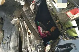 南京女子疑丈夫与闺蜜有染 开车猛撞其轿车图片