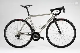 搭配SRAM eTAP的Firefly钛合金公路车图片