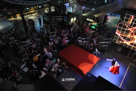 顶尖肚皮舞者岛城献艺 男舞者性感妖娆图片