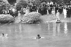 三墩一对父子河边摸螺蛳抓蝌蚪 孩子落水爸爸为救他溺水身亡图片