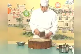 五星级大厨教你自制醋焖鸡三件，在家也能做当地特色美食小吃！视频封面