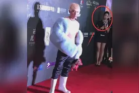 《还珠格格》尔泰又怎么了！皮草配皮裤雷出新境界视频封面