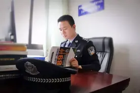 蒸湘警英打非战线急先锋 —— 记80后经警李勃图片