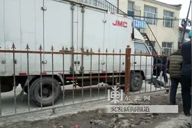 哈尔滨一男青年被砸货车驾驶室下方身亡图片