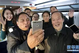 张骞后裔：“我们坐上高铁车了！”图片