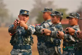 实弹投掷前，这些00后新兵都经历了哪些内心戏图片
