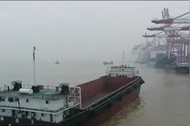 广州珠江口两货船发生碰撞 空中航拍事故救援现场视频封面