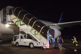 巴厘岛返回旅游团领队：不喝水不上厕所 平均睡眠不足三小时图片