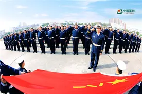 授衔啦！恭喜3000名新兵成为合格水兵图片