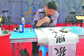 建微信群助残疾人开启“艺术人生”图片