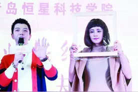 电影《泡芙小姐》青岛宣传 张歆艺化身证婚人图片