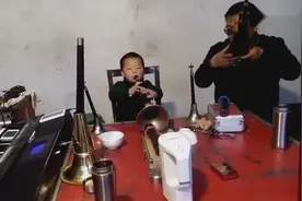 神啦！镇平三岁小孩就会吹唢呐！视频封面