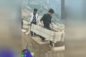 农村人用这样的方式在山上盖房子，不用钢筋水泥，省钱又牢固视频封面