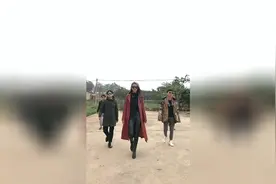比所有男士都高的女孩走在男人前面是一种什么感觉？视频封面