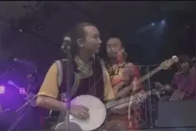 蒙古族乐队杭盖在日本音乐节上的演出现场，民族与摇滚的结合视频封面