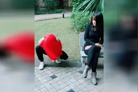 耳朵痒代表有人想你，嘴巴痒代表有人想亲你，浑身痒呢？视频封面