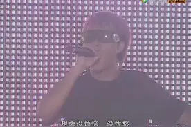 《啾啾啾》五月天现场版，超级带感，快节奏的音乐听起来，想跳跃视频封面