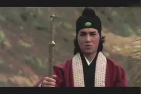 成龙居然演过大反派，浓眉黑眼表情夸张，莫名的喜感视频封面