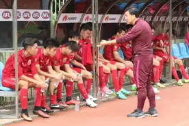 成耀东回应“上港选帅”：作为教练向往更高层面图片