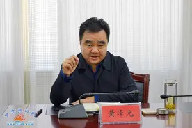 黄泽元听取《丝绸之路上的张掖》展览设计方案图片