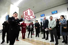 外国驻汉领事官员考察武汉市涉外警务，点赞武汉国际化水平！图片