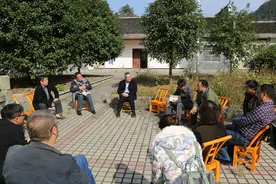 肖建雄检察长深入扶贫村现场办公图片