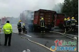 樟吉高速上一货车变“火车”图片