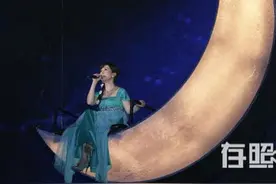 她曾是红极一时的“月亮女神”，如今离异孤身一人，一心向佛！图片