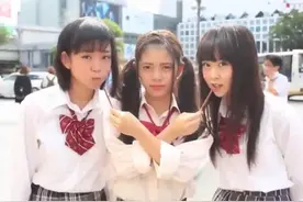这歌有毒！风靡日本女高中生的“Pocky舞”，抖腿停不下来！图片