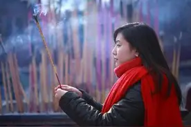 大年初一，烧香还愿的她因何动了胎气？图片