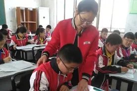 三尺讲台铸师魂——记衡阳市华新实验中学教师王晓音图片