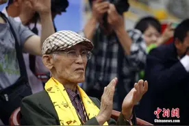 台媒评余光中：乡愁只在诗人的心里，是无解的图片